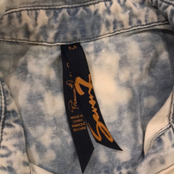 ✨Denim Shirt✨ - Picture 2 of 3